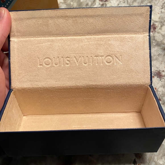 Louis Vuitton Sunglasses - Picture 6 of 6